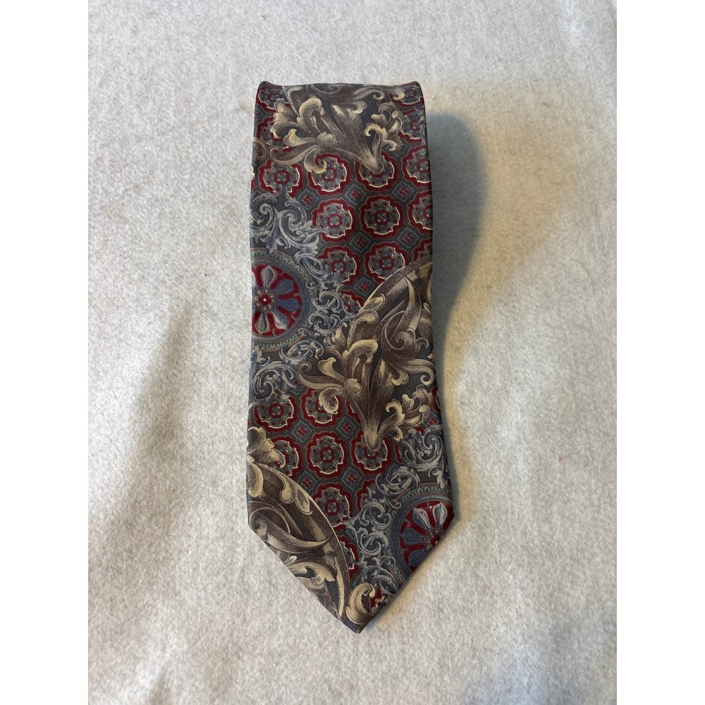 Bill Blass Silk Tie Mens OS Grey Red Baroque Medallion Excellent Patterned